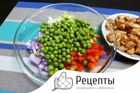 1495182787_salat-s-kurinoy-grudkoy-i-bolgarskim-pertsem-7