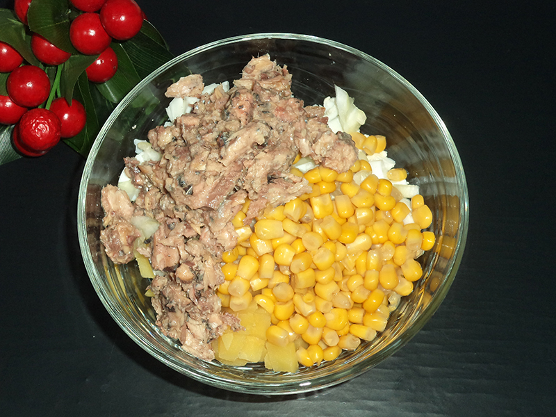 Какой салат можно приготовить из консервированной сайры консервированной